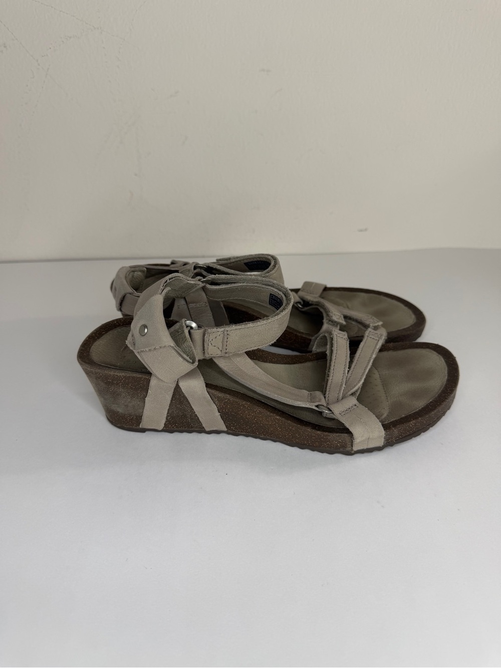 Teva Ysidro Gray Leather Comfort Strappy Sandals Women’s Size 39.5 US 8.5 Wedge